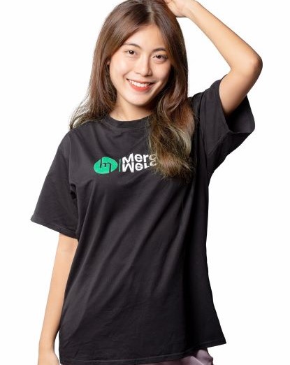 Seamless T-shirts and traditional sewn T-shirts
